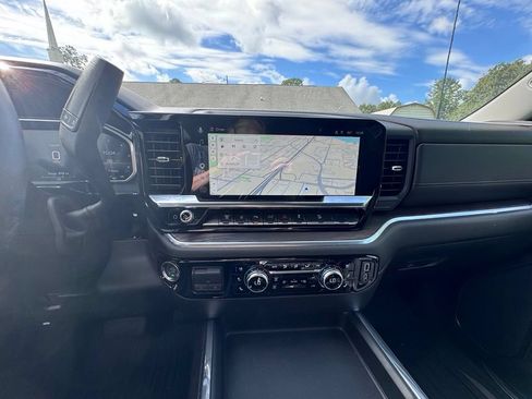 Used 2026 GMC Sierra 2500 SLT w/ SLT Premium Package AWD/4WD image 30