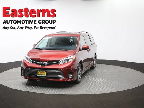 Used 2019 Toyota Sienna XLE FWD image 56