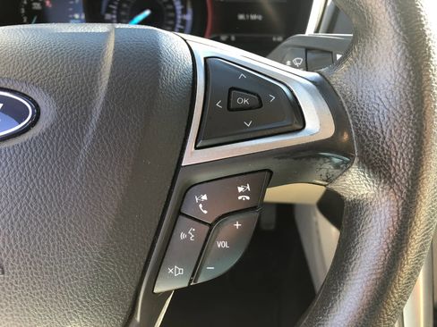 Used 2020 Ford Fusion SE image 24