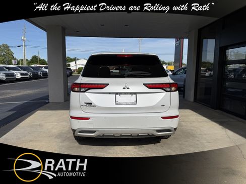 Used 2024 Mitsubishi Outlander SE FWD image 8