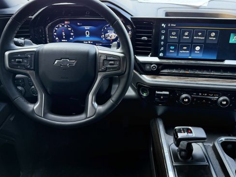 Used 2024 Chevrolet Silverado 1500 LT Trail Boss w/ Convenience Package II AWD/4WD image 6