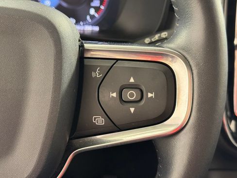 Used 2019 Volvo XC40 T5 Momentum AWD/4WD image 31