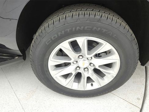 New 2025 Chevrolet Suburban Premier image 35