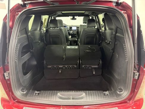 Used 2020 Chrysler Pacifica Touring-L w/ S Appearance Package FWD image 19