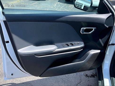 Used 2025 Kia K4 FWD image 25