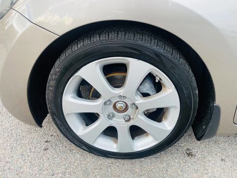 Used 2012 Hyundai Elantra Limited w/ Technology Pkg 5 image 9