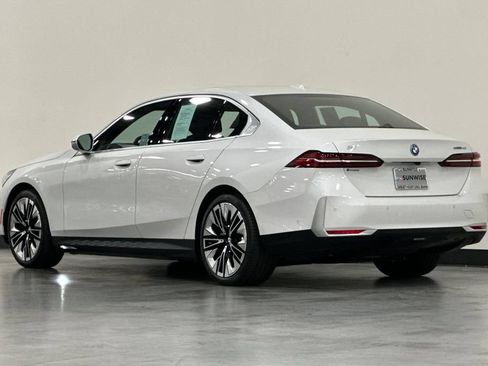 Used 2026 BMW i5 M60 w/ Premium Package RWD image 6