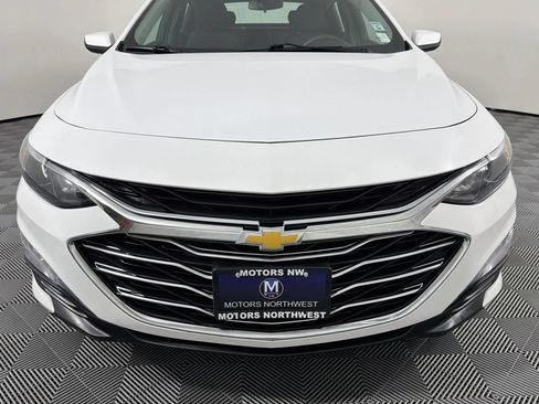 Used 2023 Chevrolet Malibu LT FWD image 2