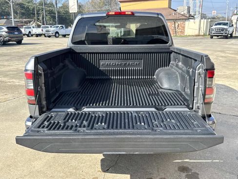 Used 2023 Nissan Frontier SV image 11