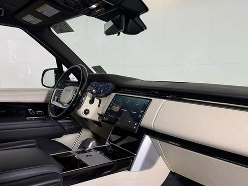 Used 2024 Land Rover Range Rover Autobiography image 21