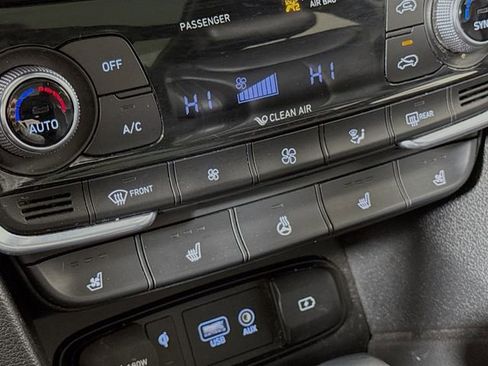 Used 2020 Hyundai Santa Fe Limited image 23