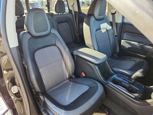 Used 2017 Chevrolet Colorado Z71 w/ Z71 Midnight Edition image 16