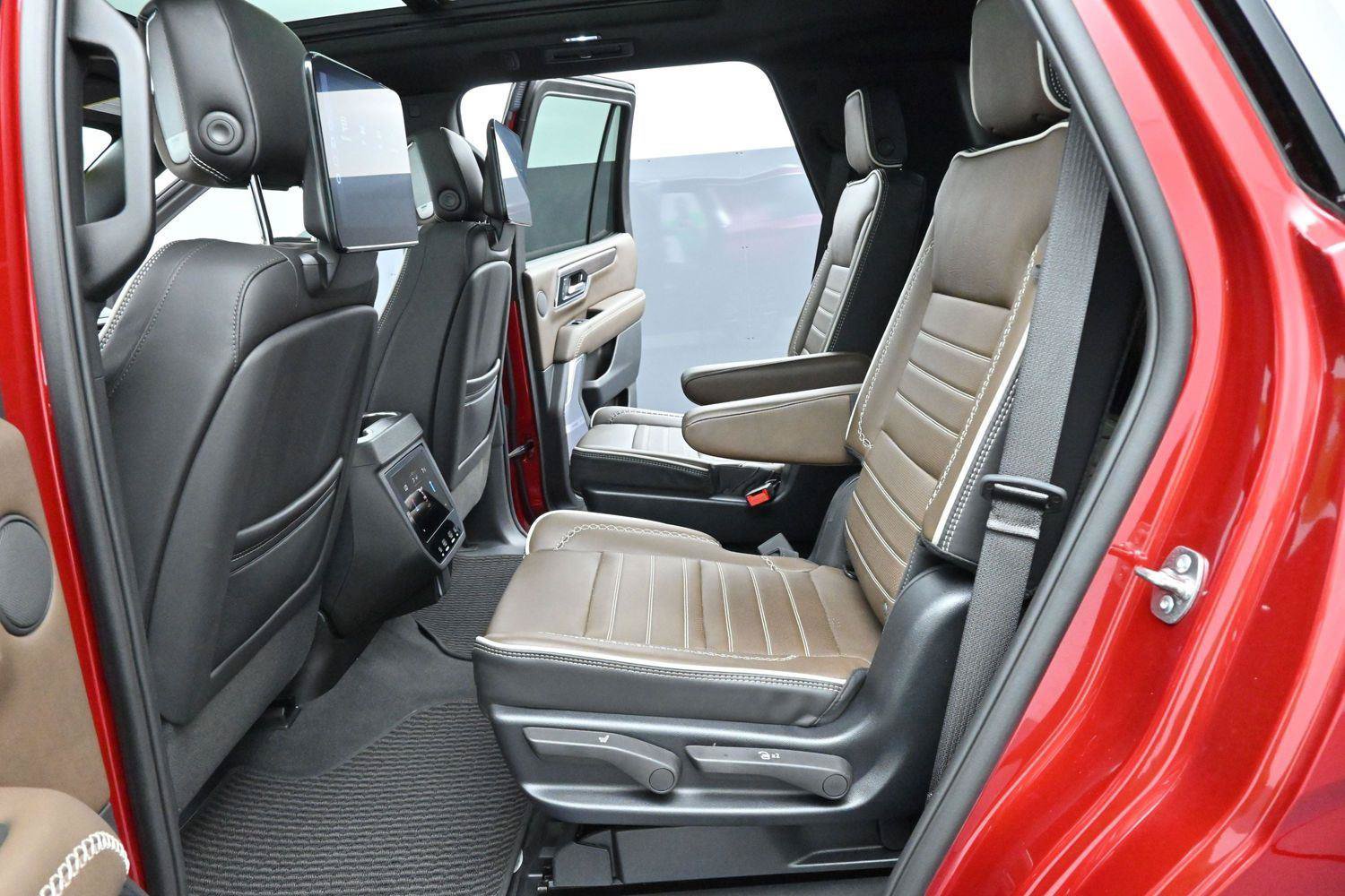 Used 2025 GMC Yukon Denali Ultimate AWD/4WD image 34