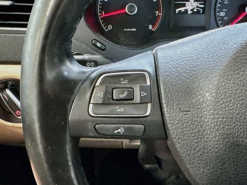 Used 2011 Volkswagen Jetta SE FWD image 12