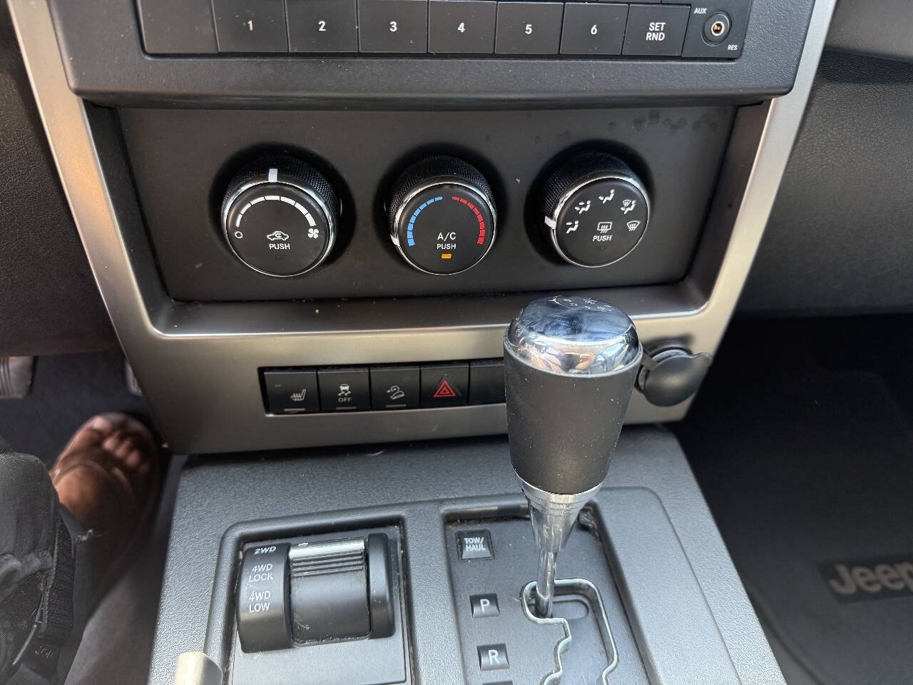 Used 2012 Jeep Liberty Sport AWD/4WD image 28