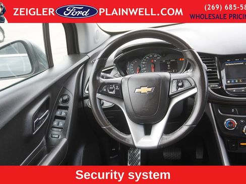 Used 2018 Chevrolet Trax LT w/ LT Convenience Package image 13