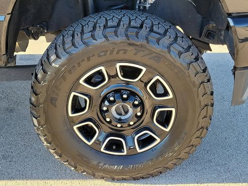 Used 2025 Ford F250 Platinum w/ FX4 Off-Road Package AWD/4WD image 7