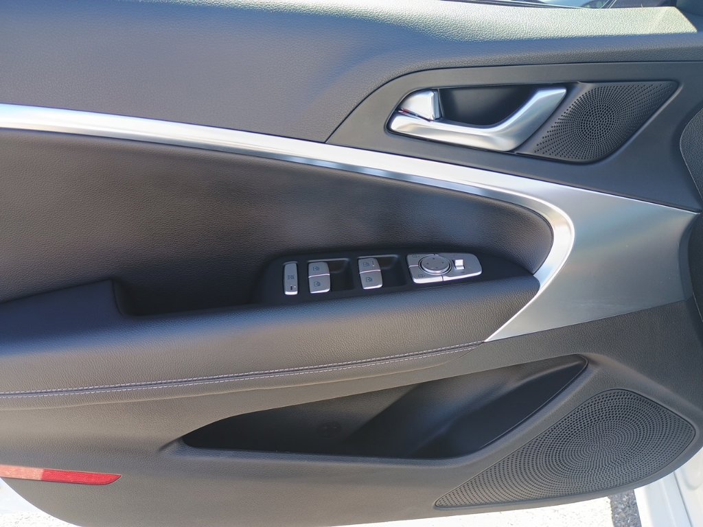 Used 2025 Genesis G70 2.5T AWD/4WD image 10