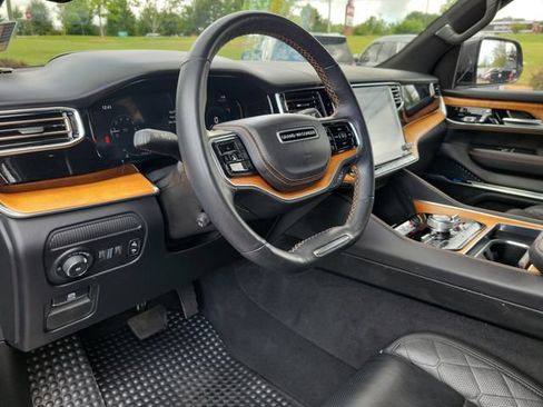 Used 2022 Jeep Grand Wagoneer Series III AWD/4WD image 26