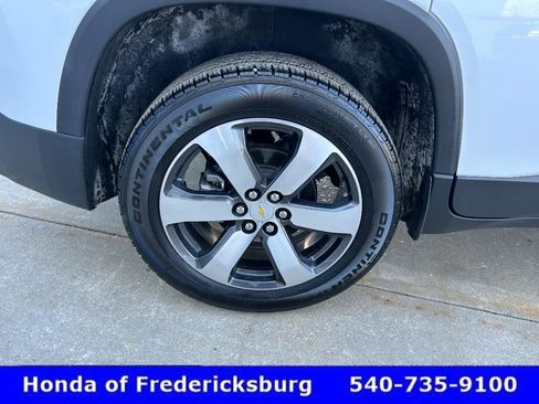 Used 2023 Chevrolet Traverse LT w/ LT Premium Package image 12