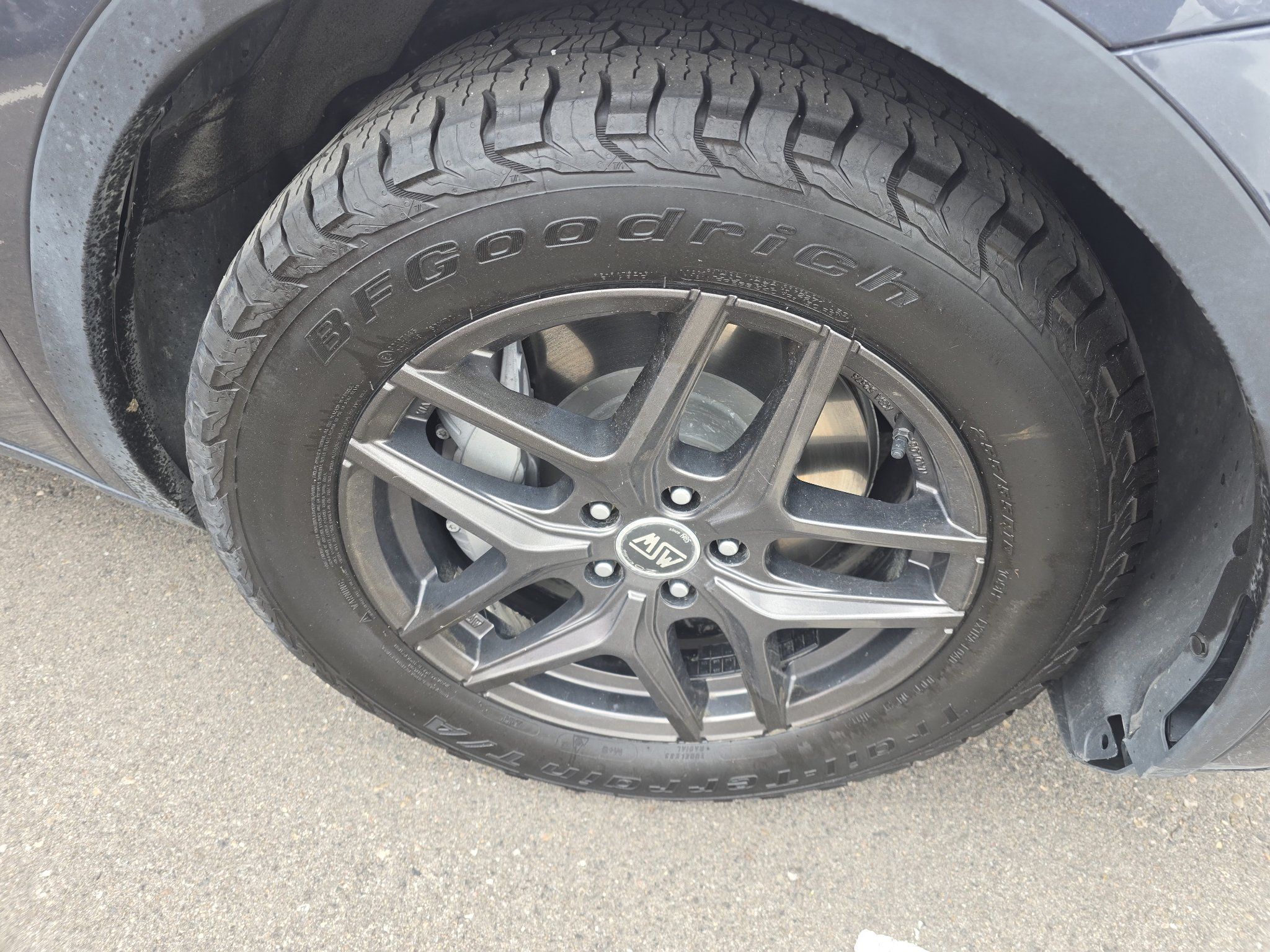 Used 2023 Tesla Model Y AWD image 9