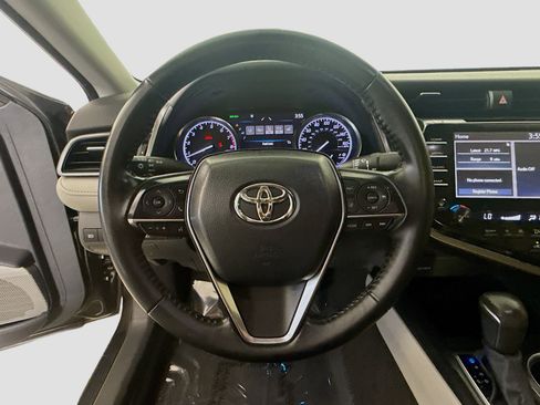 Used 2020 Toyota Camry XLE FWD image 13