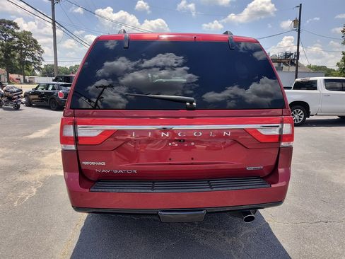Used 2016 Lincoln Navigator Reserve AWD/4WD image 4