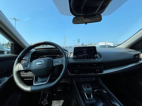 Used 2025 Nissan Rogue SV FWD image 35