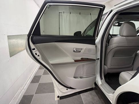 Used 2010 Toyota Venza AWD image 30