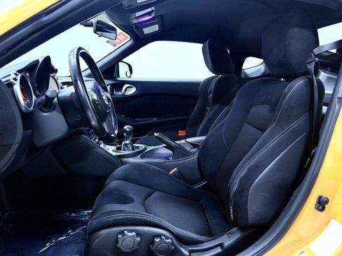 Used 2017 Nissan 370Z Coupe RWD image 13