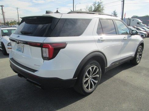 Used 2025 Ford Explorer ST-Line AWD/4WD image 3
