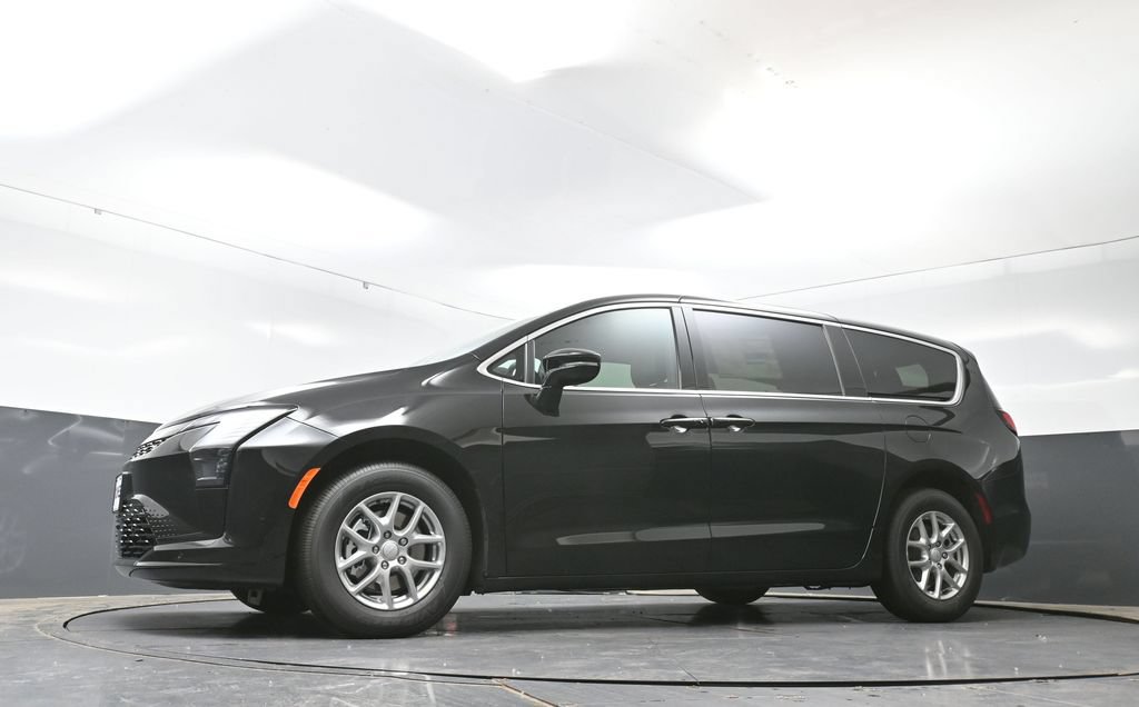 New 2027 Chrysler Pacifica Select w/ Family Tech Group FWD image 43