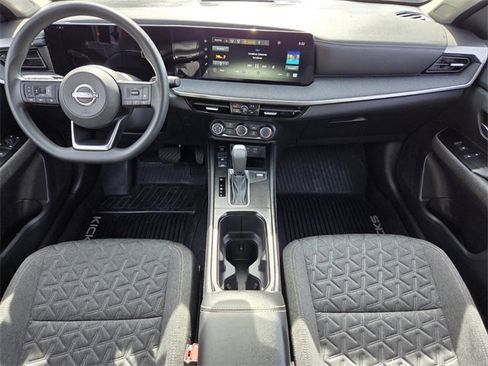 Used 2025 Nissan Kicks SV image 8