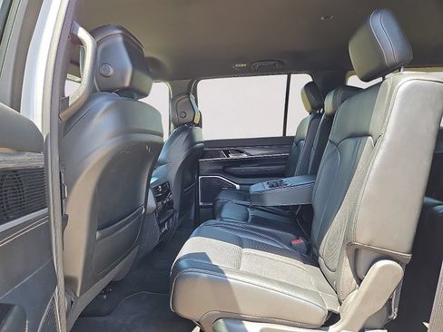 Used 2024 Jeep Wagoneer L Series II w/ Flexible Seating Group AWD/4WD image 14