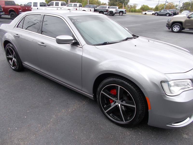 Used 2015 Chrysler 300 Limited RWD image 11