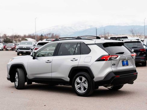 Used 2025 Toyota RAV4 XLE w/ Convenience Package image 4