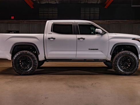 Used 2025 Toyota Tundra Limited AWD/4WD image 11