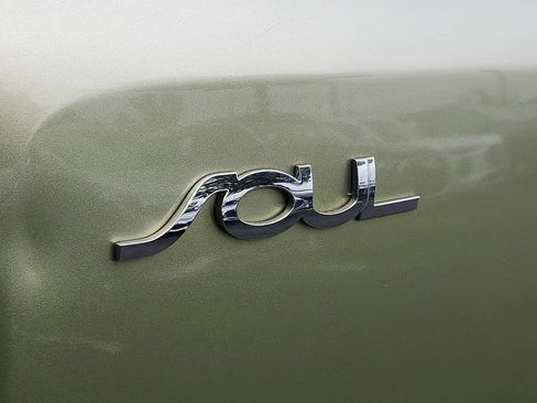 Used 2013 Kia Soul + w/ Audio Pkg FWD image 28