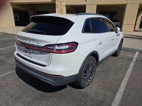 Used 2020 Lincoln Nautilus Reserve image 3