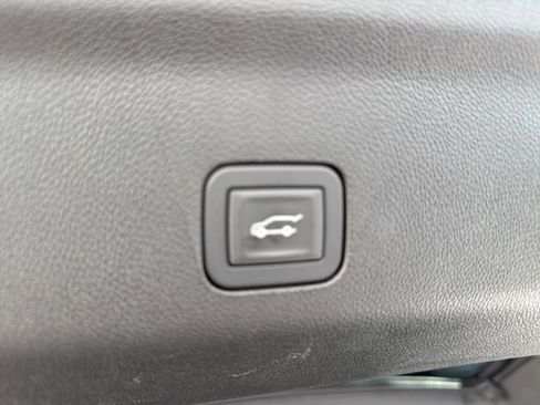 Used 2024 Cadillac Escalade Sport Platinum w/ LPO, ONYX Package AWD/4WD image 7