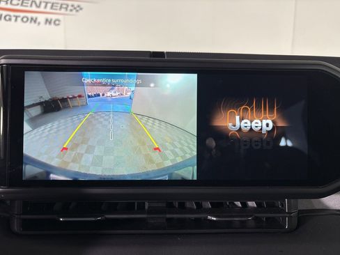 Used 2025 Jeep Wrangler Unlimited Sahara image 15