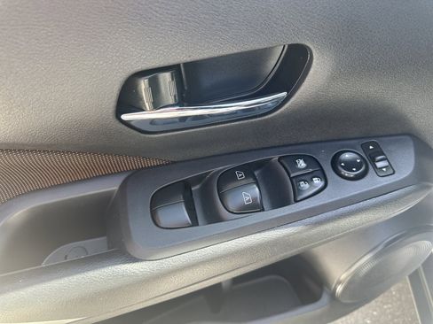 Used 2024 Nissan Kicks SR FWD image 9