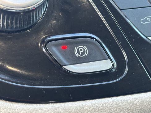 Used 2023 Chrysler Pacifica Limited image 22