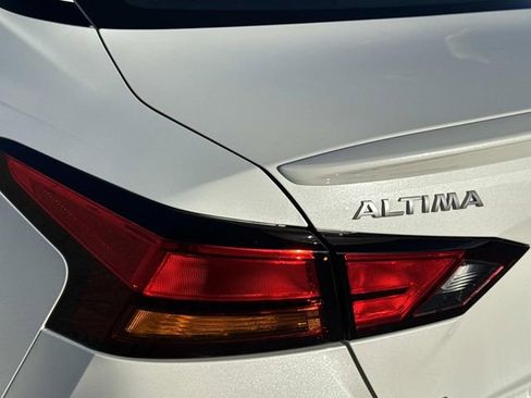 Used 2023 Nissan Altima 2.5 SR w/ SR Premium Package image 28