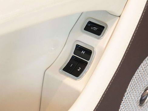 Used 2022 Bentley Bentayga AWD/4WD image 29