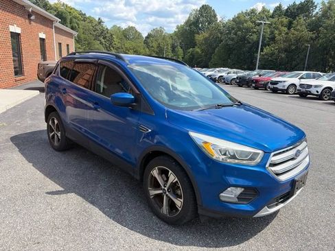 Used 2017 Ford Escape SE w/ Equipment Group 201A AWD/4WD image 2