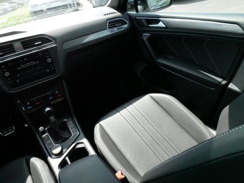 Certified 2023 Volkswagen Tiguan SE R-Line AWD/4WD image 34