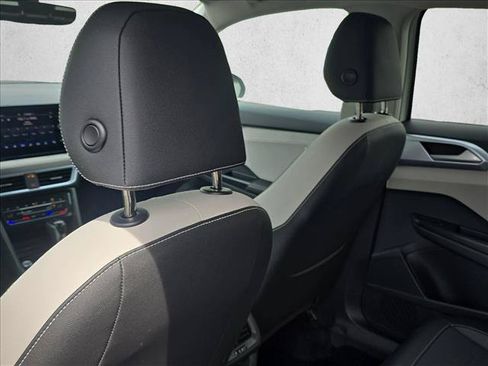 Certified 2025 Volkswagen Taos SE AWD/4WD image 19