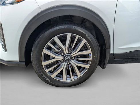 Certified 2023 Nissan Kicks SV FWD image 22