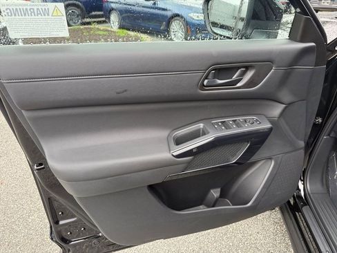 New 2025 Nissan Pathfinder SV w/ SV Premium Package image 11